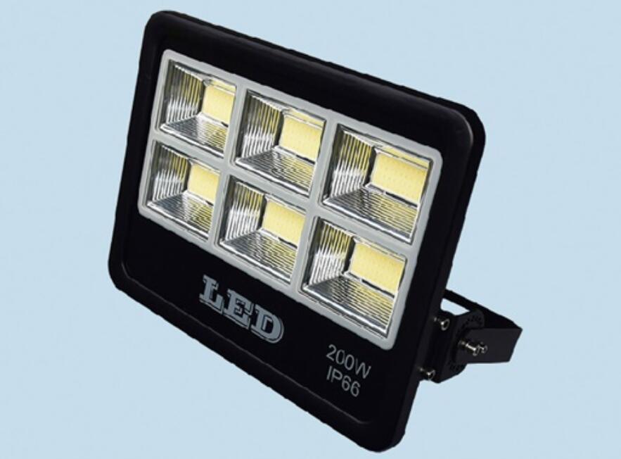 led投光灯的结构是怎样的，为何会出现水雾？